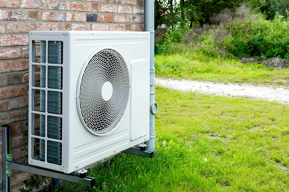 Outdoor heat pump unit in a Houston backyard